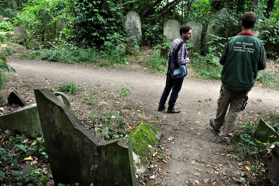 Tower Hamlets Cemetery Park – Pizza, Ants & Stepping Back in Time (The Fluff Report)