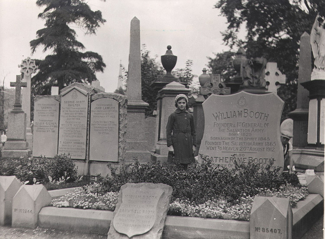 Booth's grave in the 1920's. (Via the Salvation Army Flickr page) 